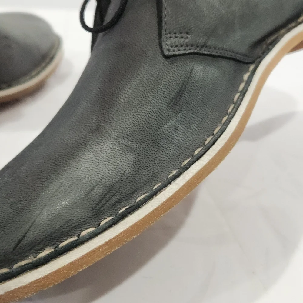 Barney’s New York Men's Gray Leather Low Chukka Boots Size 11 Made in Italy